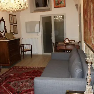 https://casa-enzo.it-tuscanyhotel.com